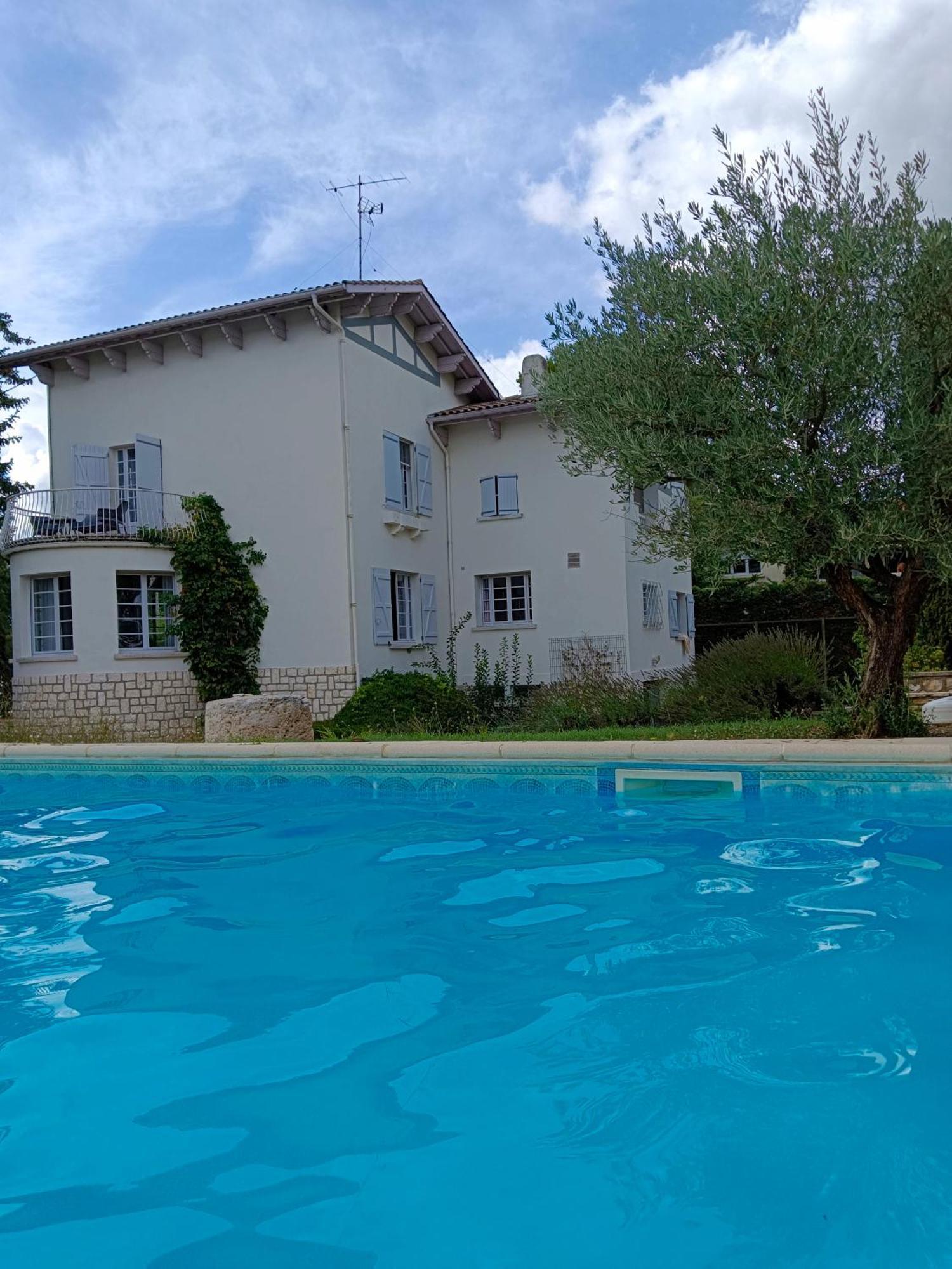 La Maison Basque Sainte-Livrade-sur-Lot Esterno foto