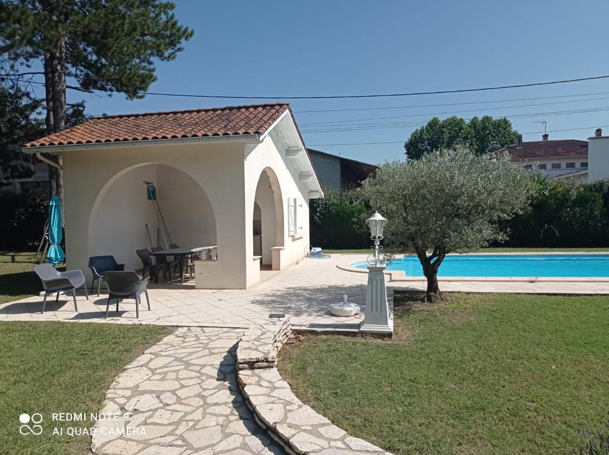 La Maison Basque Sainte-Livrade-sur-Lot Esterno foto