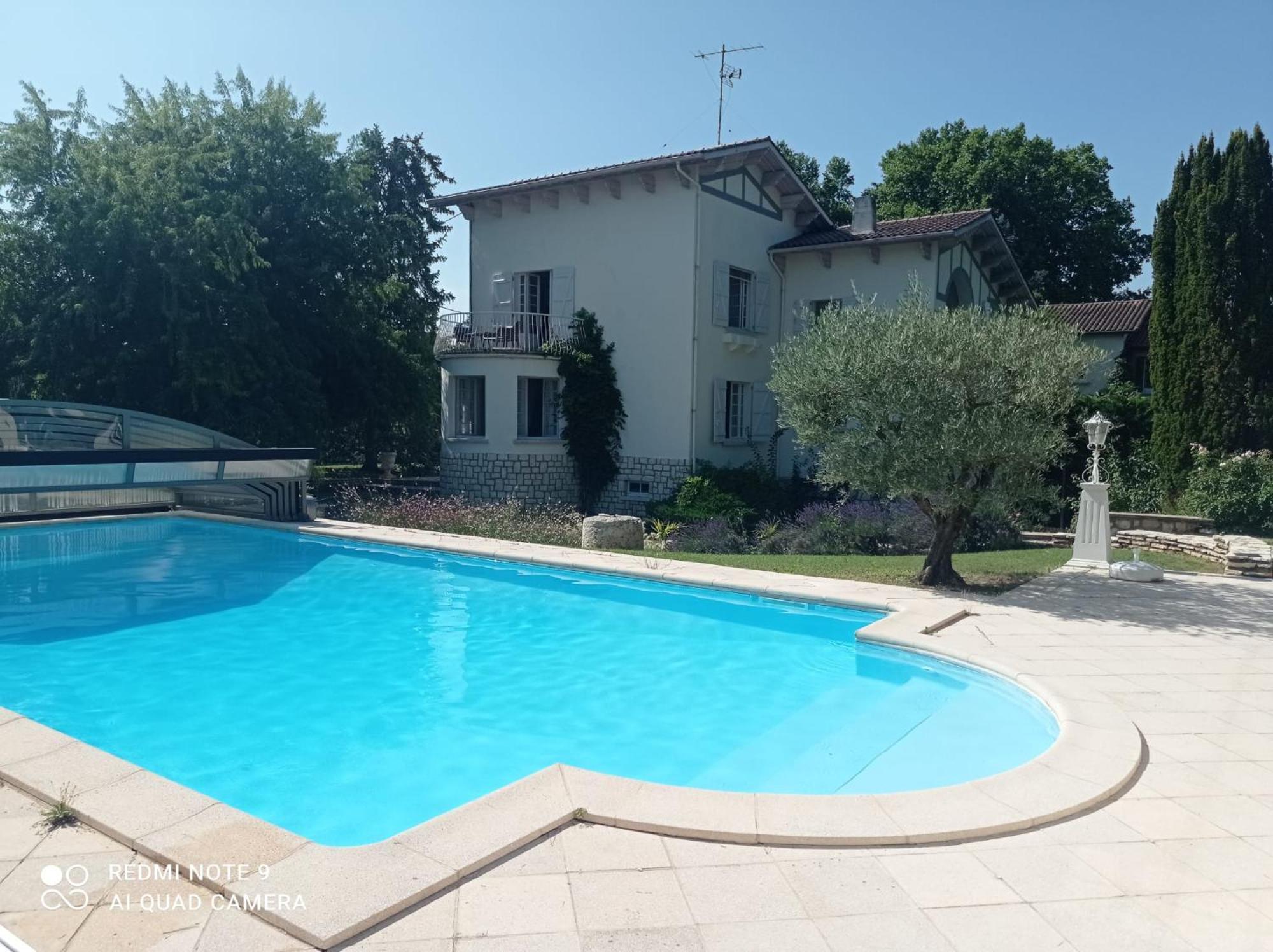 La Maison Basque Sainte-Livrade-sur-Lot Esterno foto