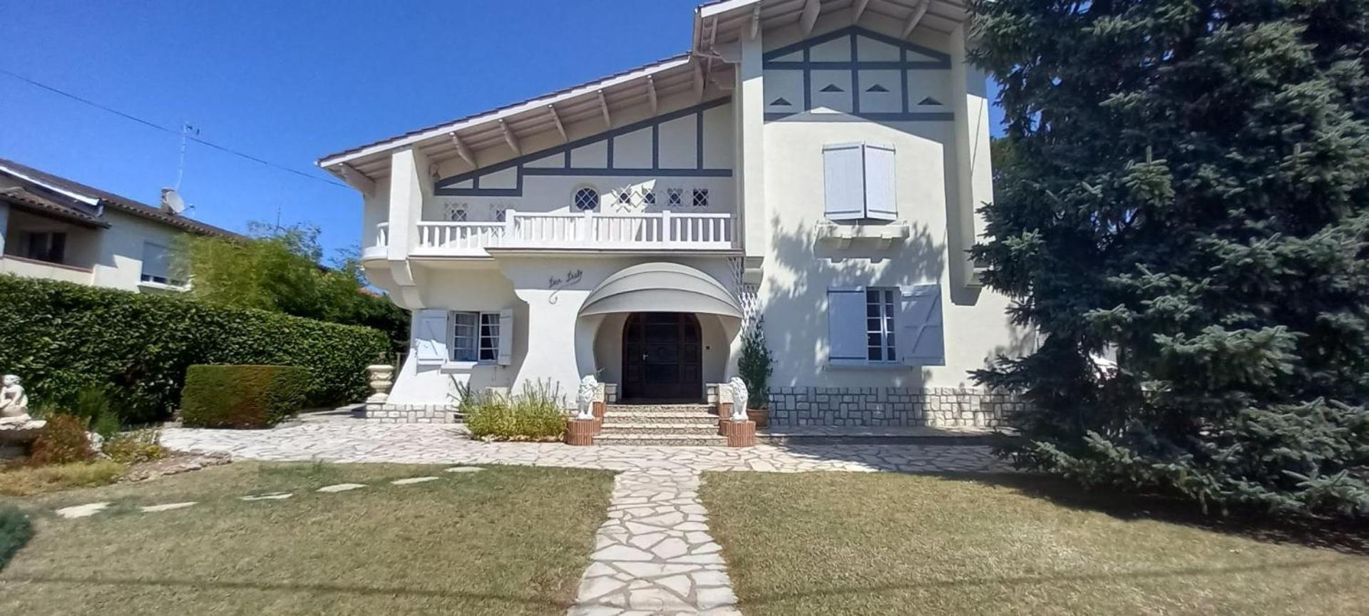 La Maison Basque Sainte-Livrade-sur-Lot Esterno foto